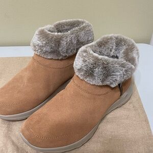 Skechers Women's Tan Fur-Lined Ankle Boots, Size 8